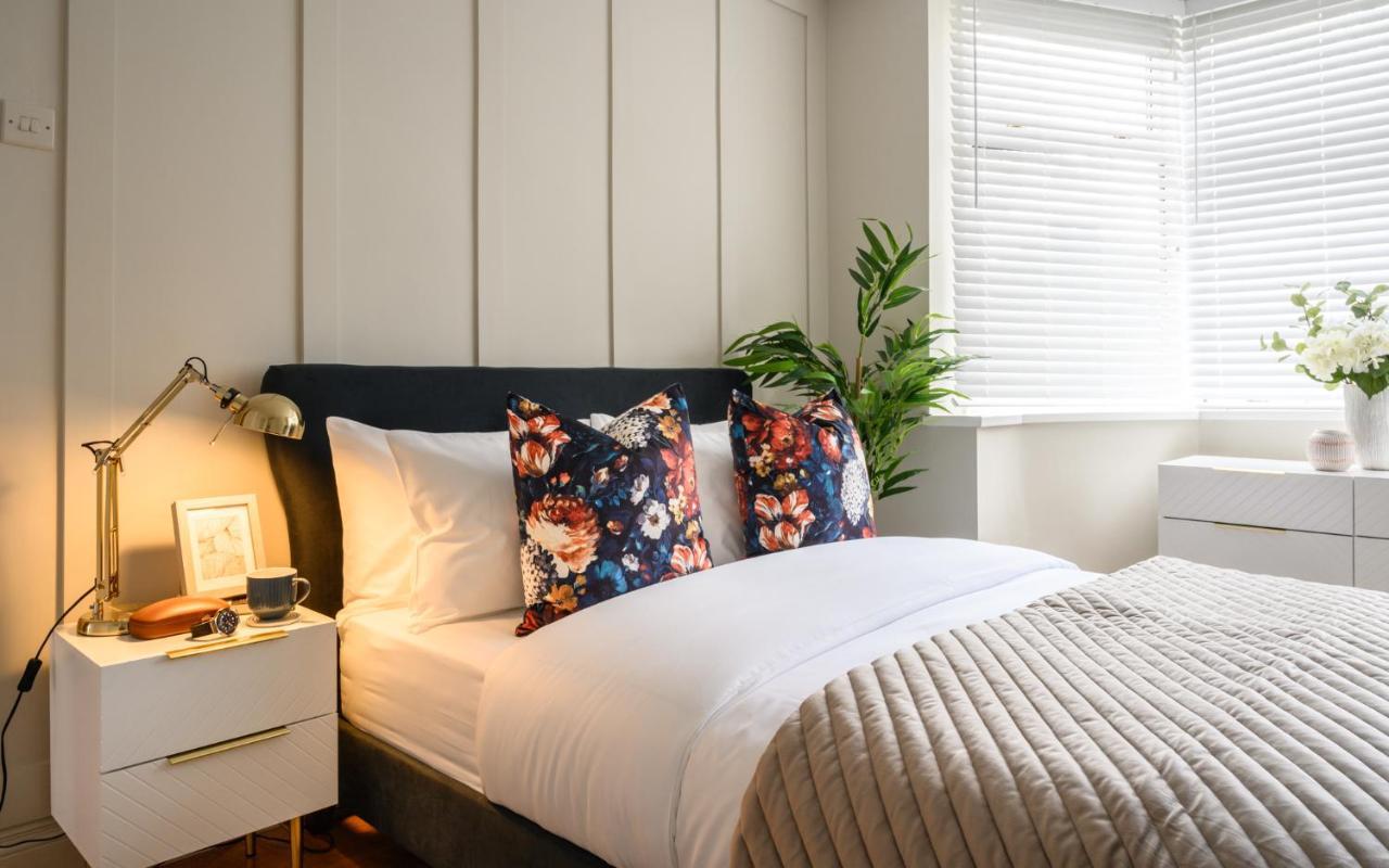 Large Luxury Solihull House - The Residence - Close To Nec - Sleeps 9 Eksteriør billede
